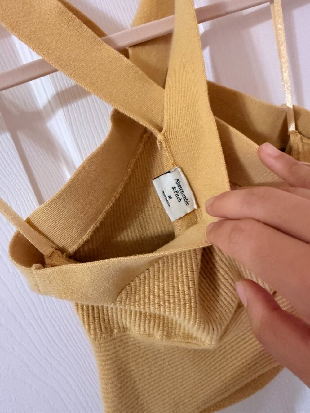 Cropped Crossed Halter - Picture 3 of 3